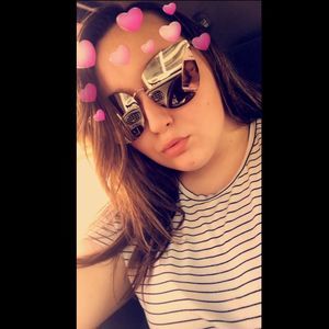 Meet your Posher, Alexis